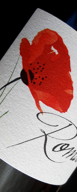 「キュヴェ・ロマン・ルージュ」、ラベルには畝に咲く花が描かれている
